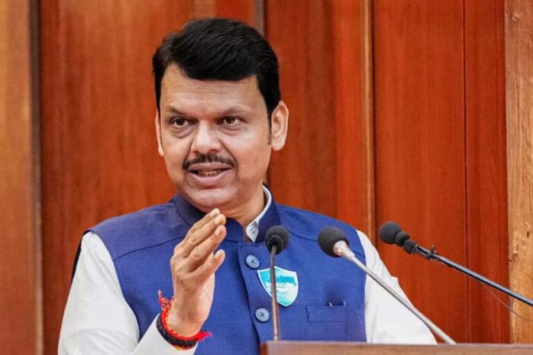 संजय-राउत-का-दावा,-फडणवीस-जा-सकते-हैं-दिल्ली-महाराष्ट्र-में-बदलाव-संभव