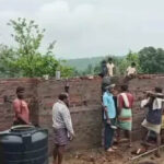 डिंडौरी-में-आदिवासियों-ने-चंदा-जुटाकर-बना-दिया-सरकारी-स्कूल,-3-साल-तक-नहीं-मिली-सरकारी-मदद