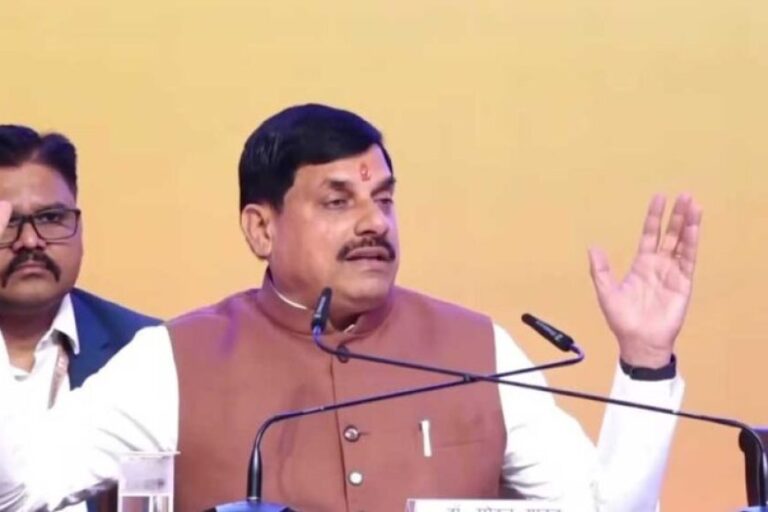 मुख्यमंत्री-डॉ.-यादव-के-हाथों-सम्मानित-होकर-खुश-हैँ-भाभरा-के-किसान