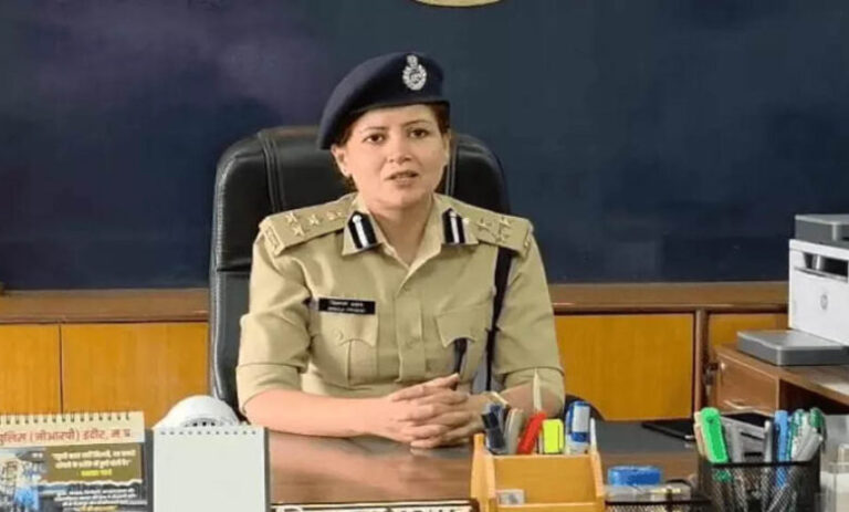 खरगोन-की-पहली-महिला-dig-बनीं-सिमाला-प्रसाद,-पदभार-संभालते-ही-अवैध-हथियार-और-गांजा-खेती-पर-सख्ती-के-संकेत