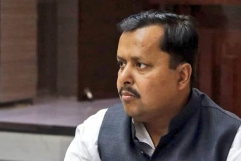 ‘व्यापक-हितों-को-प्राथमिकता-देते-हुए-छोड़ा-पद’:-धर्मेंद्र-प्रधान-के-इस्तीफे-पर-नितिन-नवीन-का-बड़ा-बयान