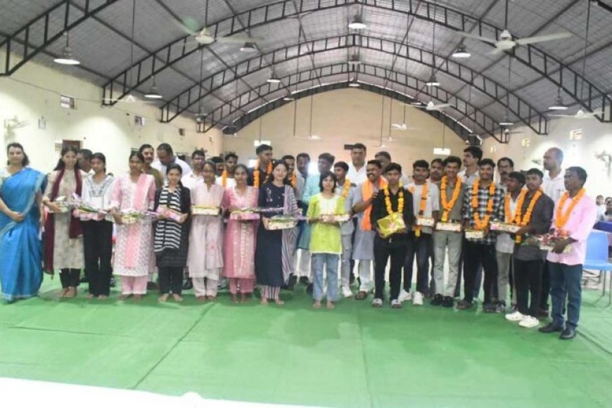 छू-लो-आसमान-के-सफल-विद्यार्थियों-का-वन-मंत्री-केदार-कश्यप-ने-किया-सम्मान