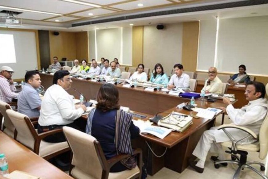 पैरामेडिकल-विद्यार्थियों-के-हित-में-पंजीयन-प्रक्रिया-होगी-और-सरल-:-उप-मुख्यमंत्री-शुक्ल