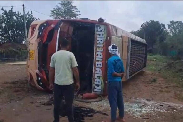 cg-में-तेज-रफ्तार-बस-पलटी,-10-यात्री-घायल;-हादसे-के-बाद-मची-अफरा-तफरी
