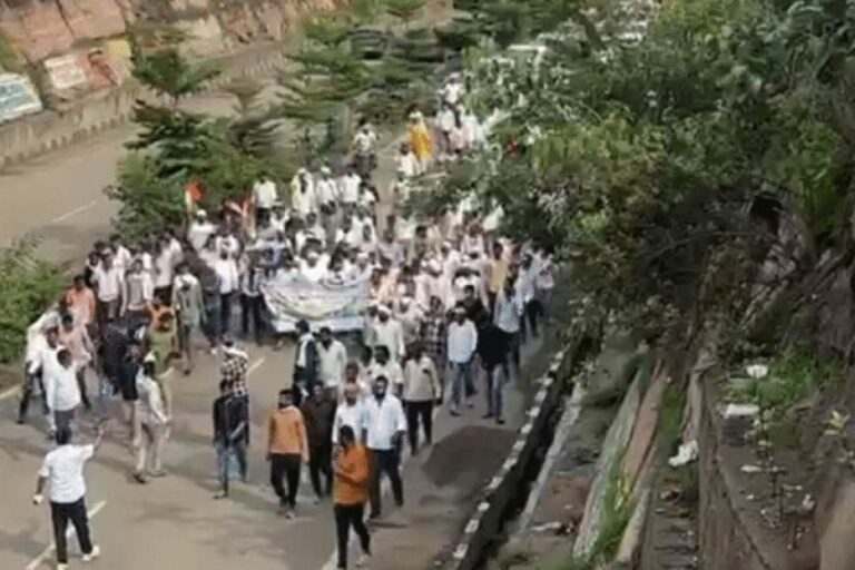 भोपाल-कूच-पर-किसानों-का-मार्च,-बैरिकेड-तोड़-राजधानी-की-ओर-बढ़े;-cm-हाउस-की-सुरक्षा-हाई-अलर्ट-पर