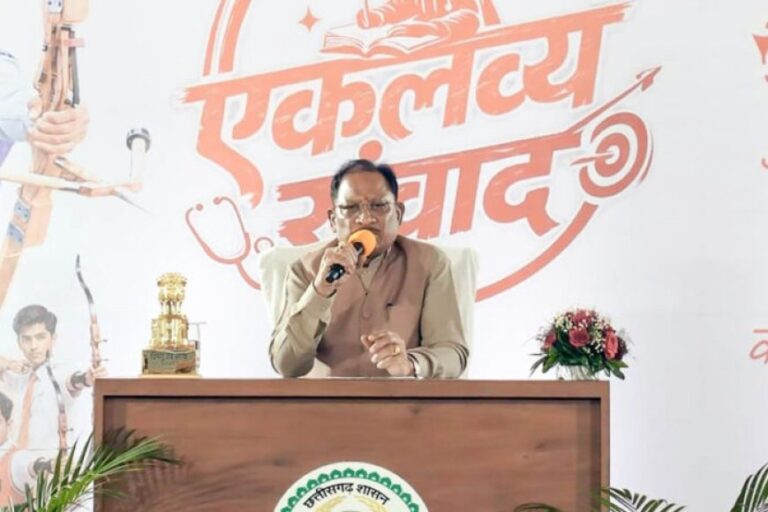 मुख्यमंत्री-विष्णु-देव-साय-ने-एकलव्य-के-विद्यार्थियों-का-बढ़ाया-उत्साह