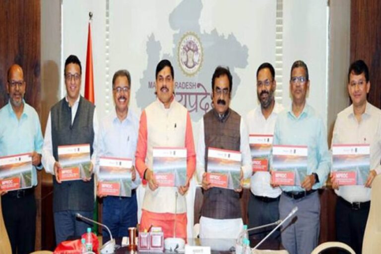 मुख्यमंत्री-डॉ.-यादव-ने-कॉफी-टेबल-बुक-एमपीआरडीसी-:-कनेक्टिंग-पीपुल-थ्रू-क्वालिटी-इंफ्रास्ट्रक्चर-का-किया-विमोचन