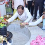गुरु-पूर्णिमा-पर-कोसमनारा-पहुंचे-मुख्यमंत्री-विष्णु-देव-साय,-सत्यनारायण-बाबा-धाम-में-की-पूजा-अर्चना