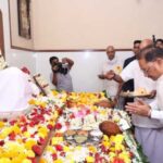 गुरु-पूर्णिमा-पर-मुख्यमंत्री-ने-अघोर-गुरु-पीठ-बनोरा-में-किए-गुरु-दर्शन,-बाबा-प्रियदर्शी-राम-से-लिया-आशीर्वाद