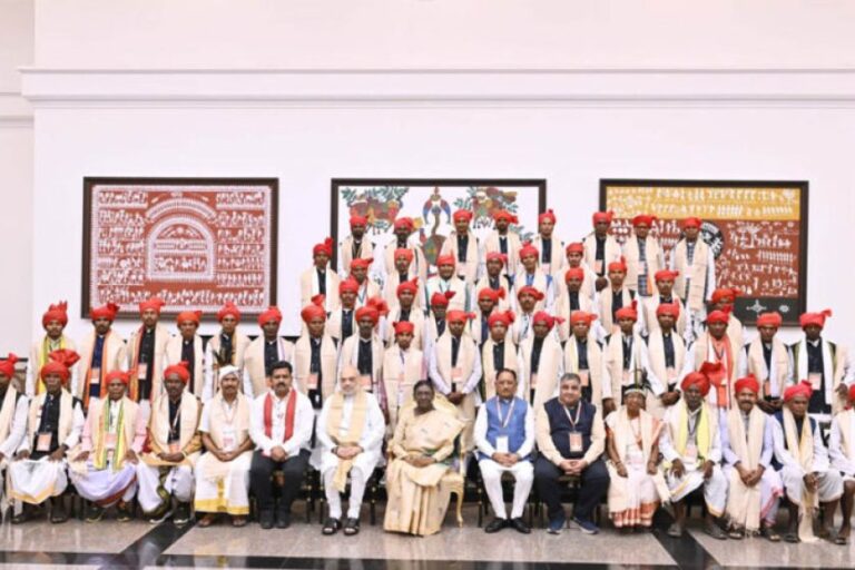 राष्ट्रपति-भवन-के-विशेष-अतिथि-बने-बस्तर-के-मांझी-चालकी-:-बस्तर-पंडुम-2026-के-विजेताओं-और-जनजातीय-प्रतिनिधियों-का-हुआ-विशेष-सम्मान