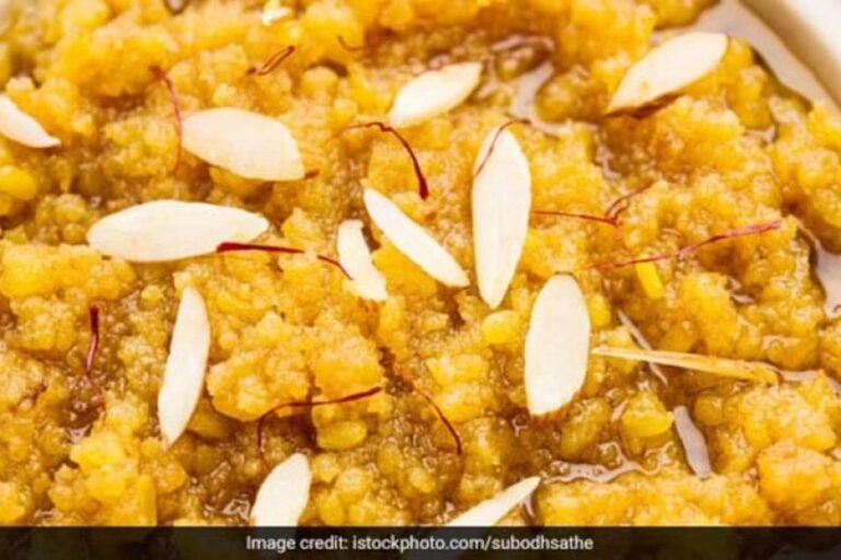 बेसन-सूजी-का-हलवा-बनाएं-मिनटों-में,-मिलेगा-देसी-स्वाद-का-मजा