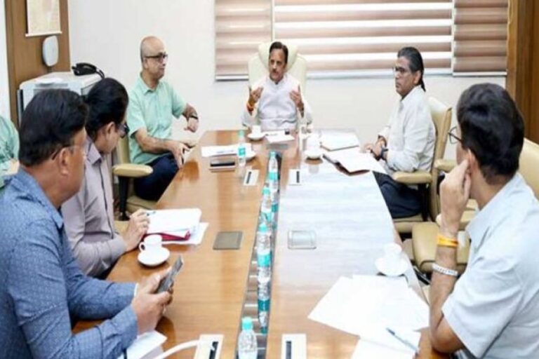 आयुष्मान-भारत-योजना-के-क्लेम-भुगतान,-एम्पेनेलमेंट-की-कार्यवाही-प्राथमिकता-से-पूर्ण-करें:-उप-मुख्यमंत्री-शुक्ल