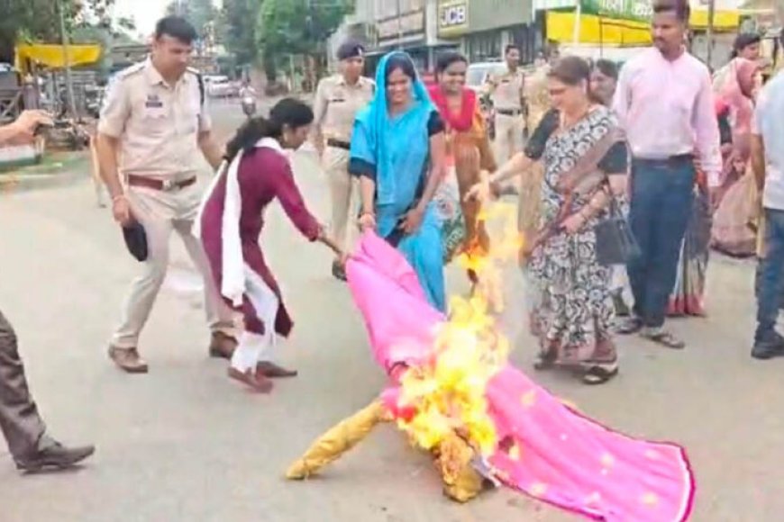 महिलाओं-के-सम्मान-पर-सियासत-गरम:-केंद्रीय-मंत्री-प्रह्लाद-जोशी-और-सांसद-कंगना-रनौत-के-खिलाफ-महिला-कांग्रेस-का-उग्र-प्रदर्शन,-सार्वजनिक-माफी-की-मांग