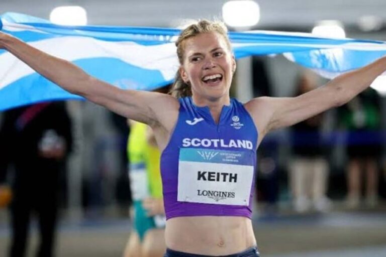 कॉमनवेल्थ-गेम्स-में-कांस्य-जीतते-ही-100-वर्षीय-दादा-से-गले-मिलीं-मेगन-कीथ
