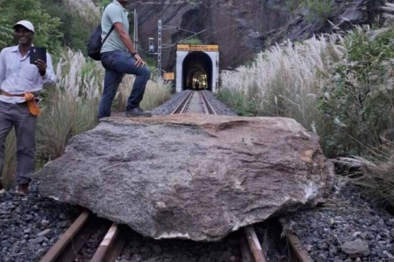 बस्तर-रेल-मार्ग-पर-लैंडस्लाइड-का-खतरा,-सुरक्षा-के-लिए-ट्रेनों-की-स्पीड-कम
