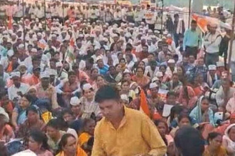 भोपाल-में-बिजली-विभाग-के-हजारों-आउटसोर्स-कर्मचारियों-का-प्रदर्शन,-संविदा-दर्जा-और-₹50-लाख-बीमे-की-मांग