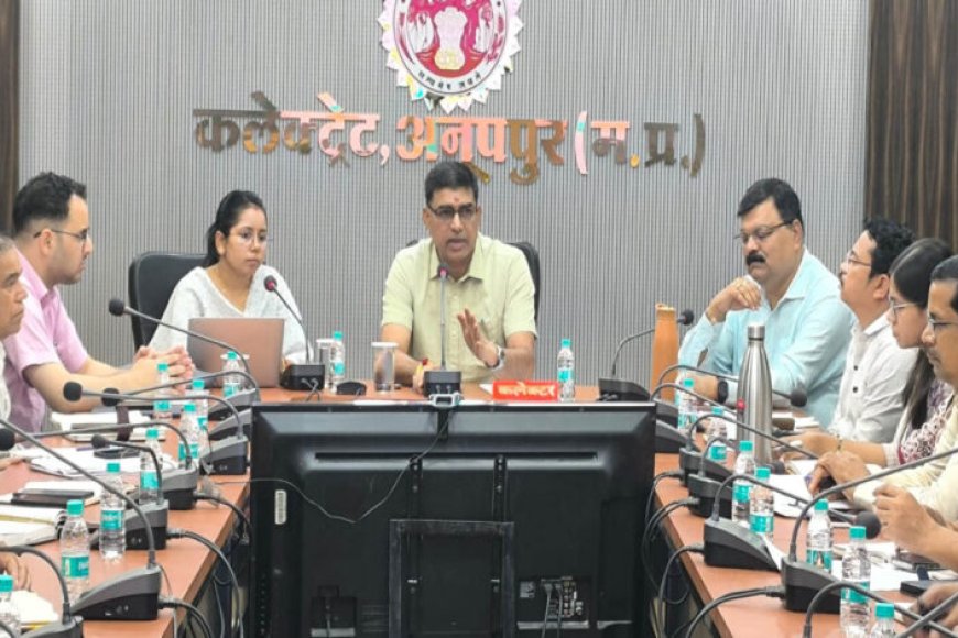 जिले-के-सभी-विद्यालयों-एवं-छात्रावासों-में-पेयजल-गुणवत्ता-की-जांच-कराई-जाए-–-कलेक्टर-झा