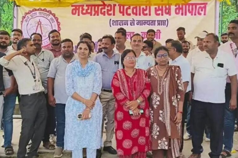मांगों-पर-अड़े-पटवारी:-सरकार-के-खिलाफ-पटवारियों-का-मोर्चा,-सात-सूत्रीय-मांगों-पर-आर-पार-की-लड़ाई