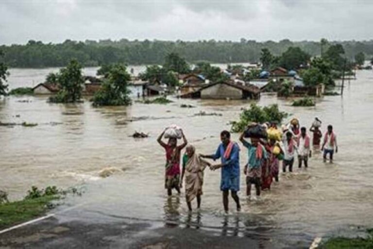 cg-में-राहत-अभियान-के-बाद-अब-पुनर्वास-पर-जोर,-बाढ़-प्रभावितों-के-लिए-सरकार-की-नई-तैयारी