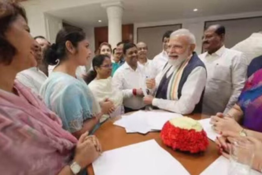 शेर-की-दहाड़-है-प्यारे…-sayani-ghosh-ने-pm-modi-के-साथ-शेयर-की-तस्वीर,-जानिए-कैप्शन-में-क्या-लिखा
